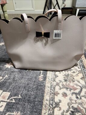 Scalloped Edge Tote with Bow Accent - Pale Pink